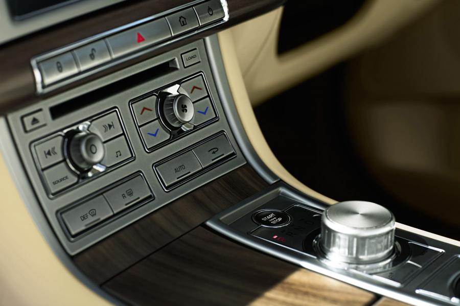  Jaguar XF 2008 года  (фото 34 из 175)